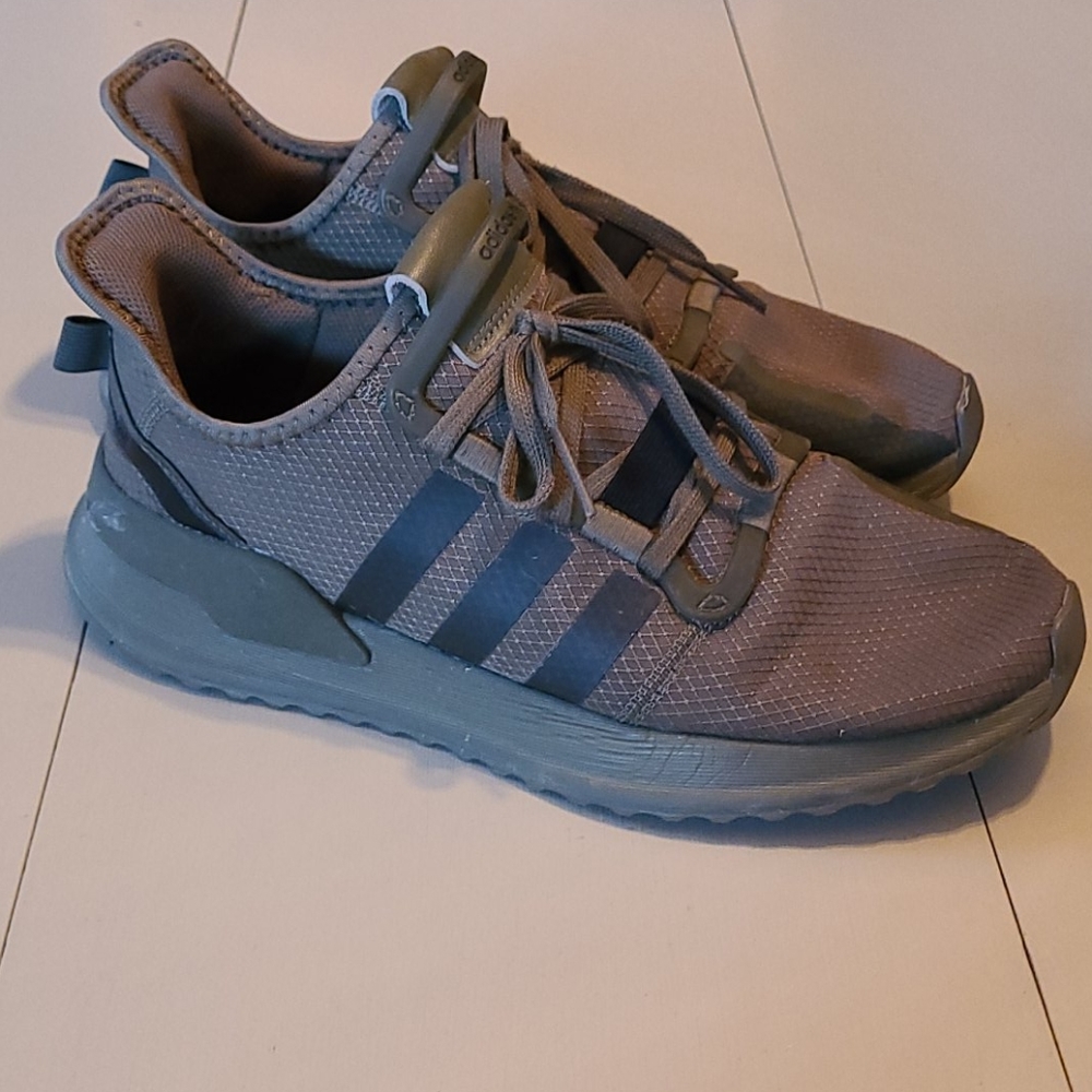 Adidas UPATH olive green size 10M